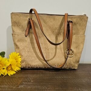 Michael Kors Jet Set Bag